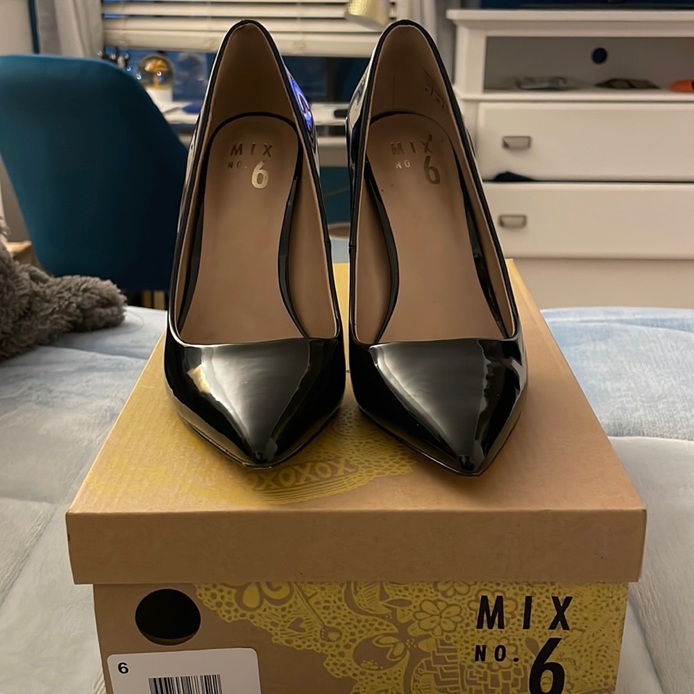 Mix No. 6 black patent leather high heels